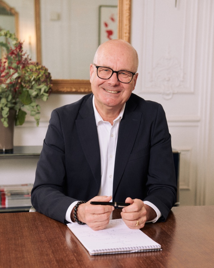 Maître Didier Jaubert à son cabinet